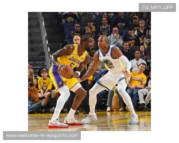 湖人队争夺季后赛名额，士气高昂，湖人队下赛季争取的队员